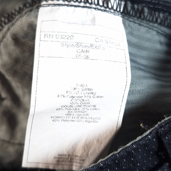 DC Black with White dots Pleated Cain shorts, size 27 - Picture 10 of 10